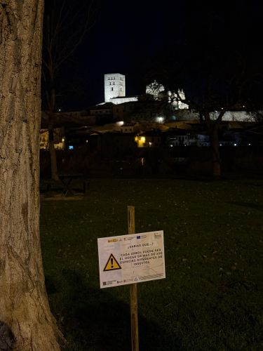 imagen principal Espacios verdes de Zamora aparecen cubiertos de carteles